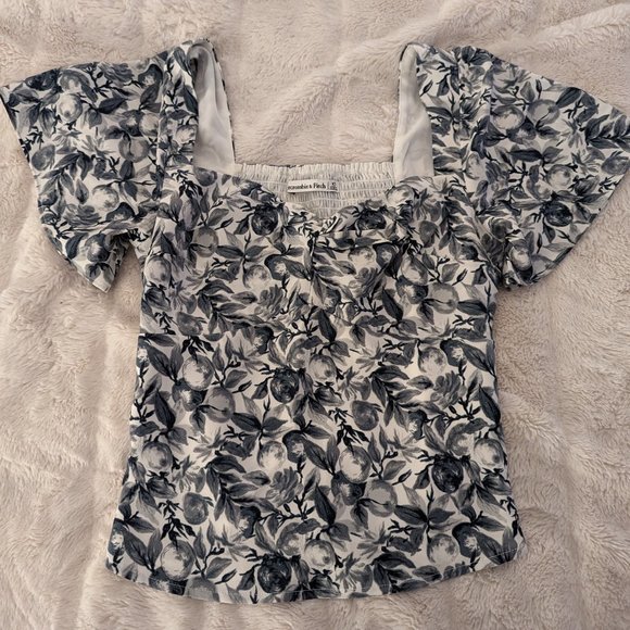 Abercrombie & Fitch Flutter Sleeve Short Sleeve Blouse | Navy & White | BNWT - Picture 2 of 4